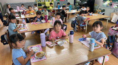 保育室にて：あったかご飯がおいしい！